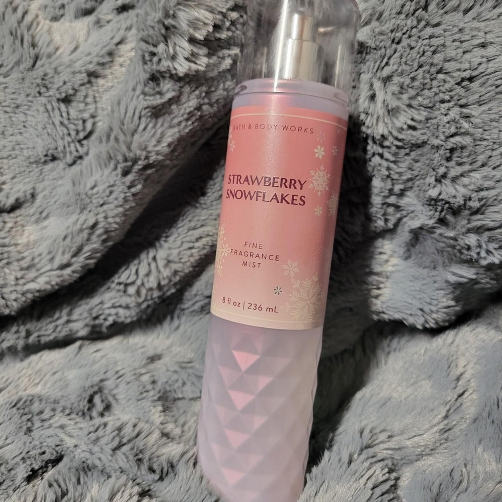 strawberry snowflakes bath & body works